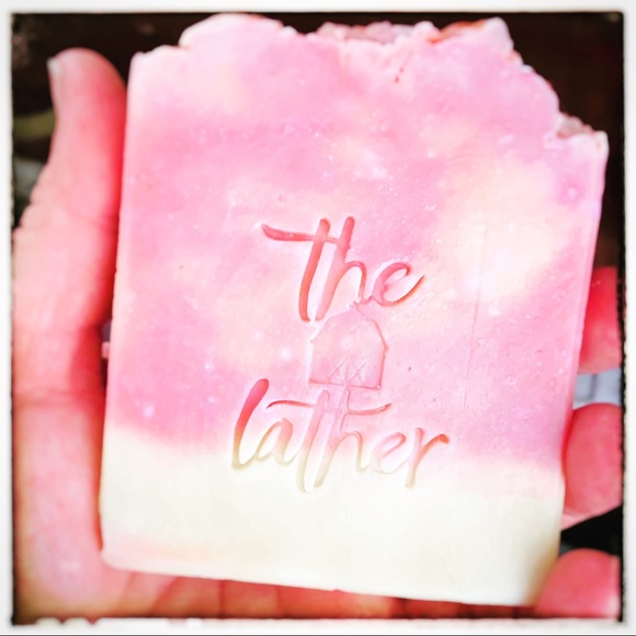 🍎ORCHARD APPLE GOAT MILK & CREAM ESSENTIAL LATHER - Picture 2 of 3